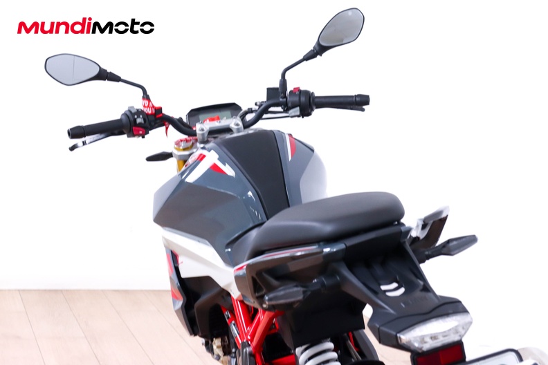 Motorbike image 9