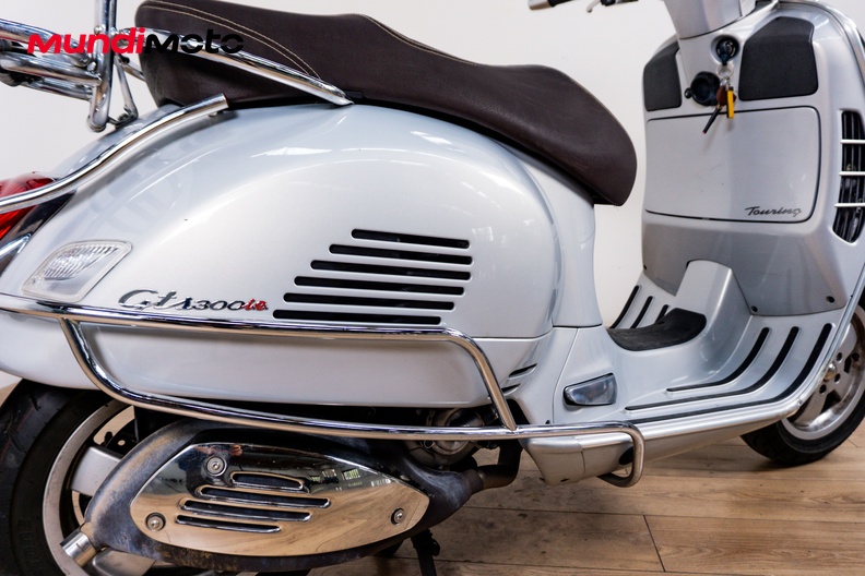 Motorbike image 3