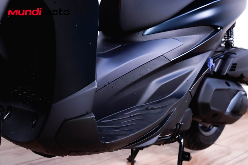 Motorbike image 8