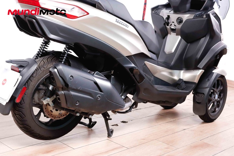 Motorbike image 3