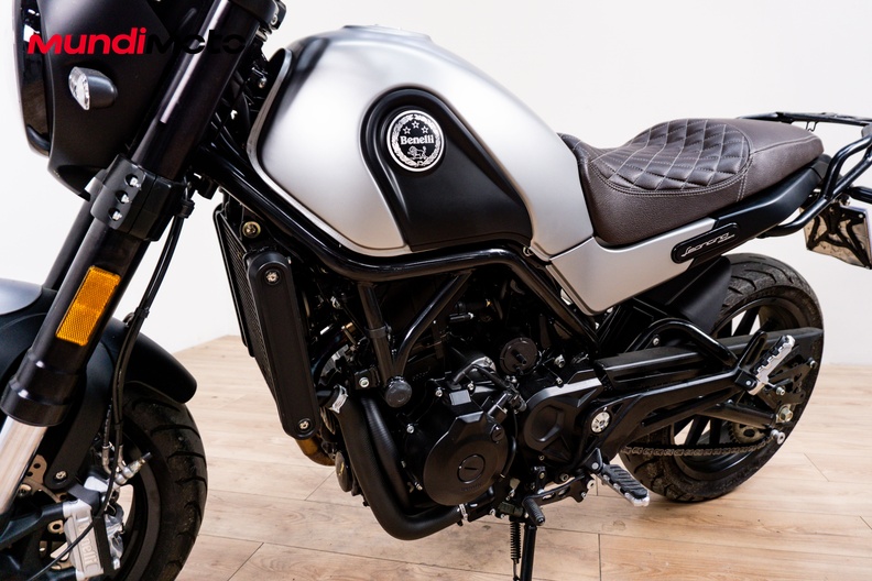 Motorbike image 9