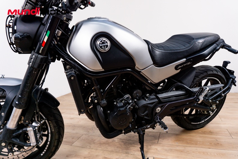 Motorbike image 9