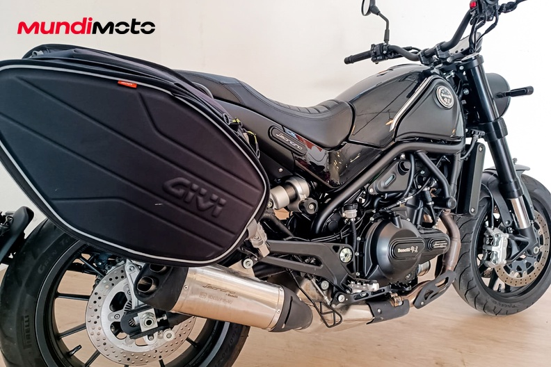 Motorbike image 3