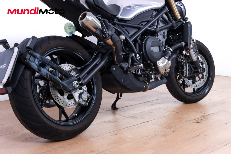 Motorbike image 3