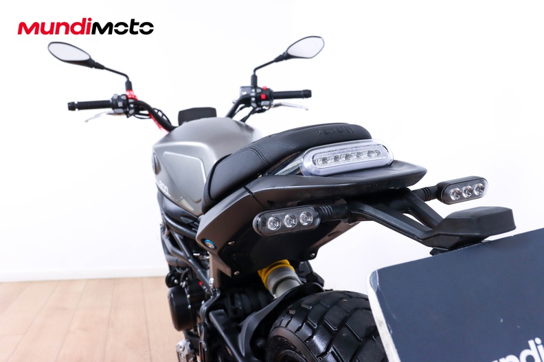 Motorbike image 9