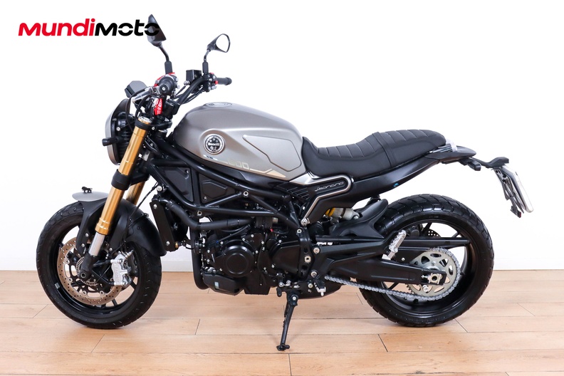 Motorbike image 5