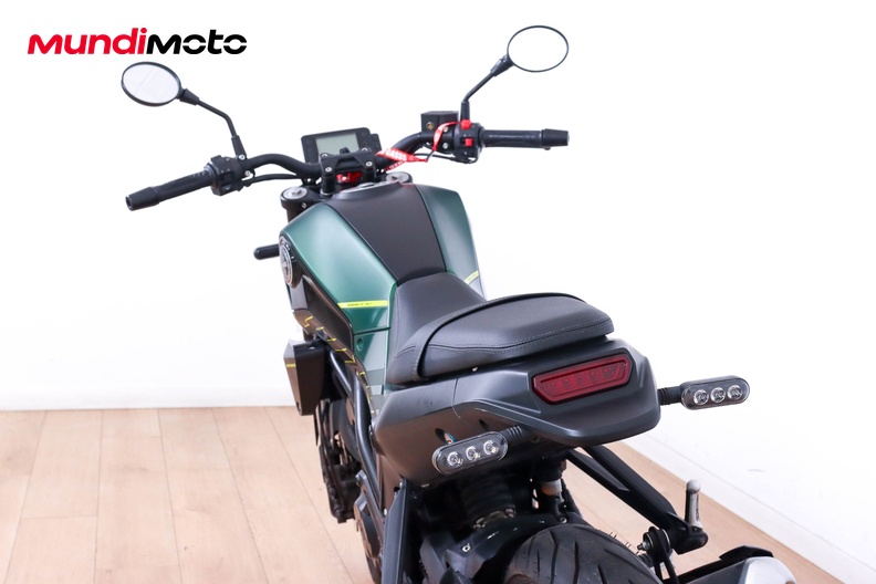 Motorbike image 9