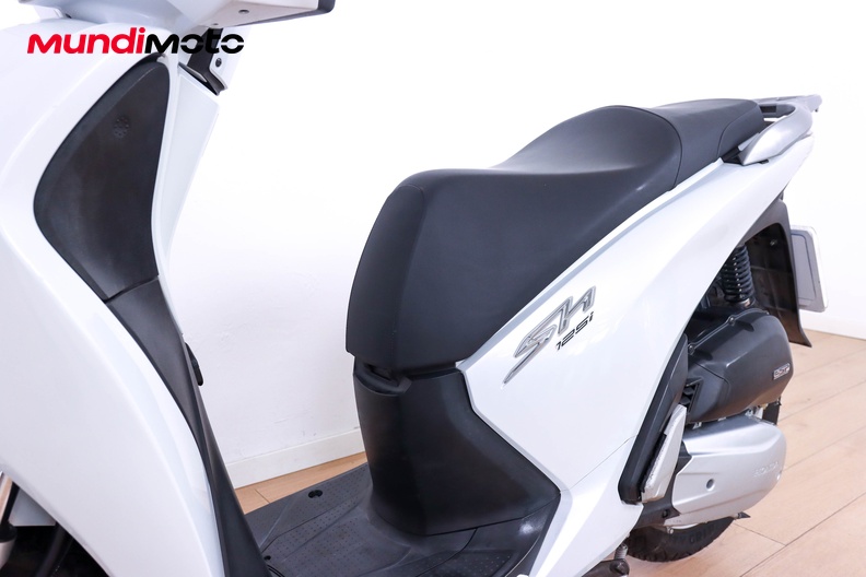 Motorbike image 8