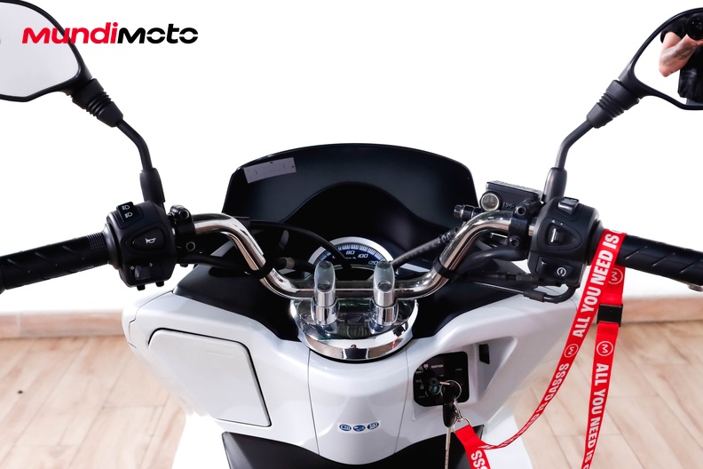 Motorbike image 10
