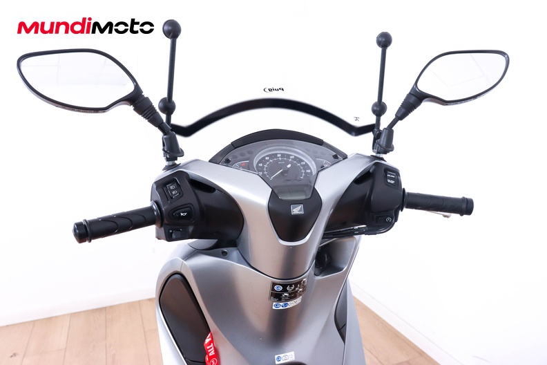 Motorbike image 10