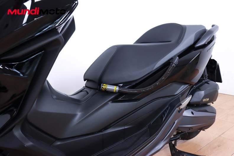 Motorbike image 8