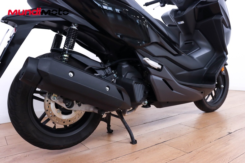 Motorbike image 3
