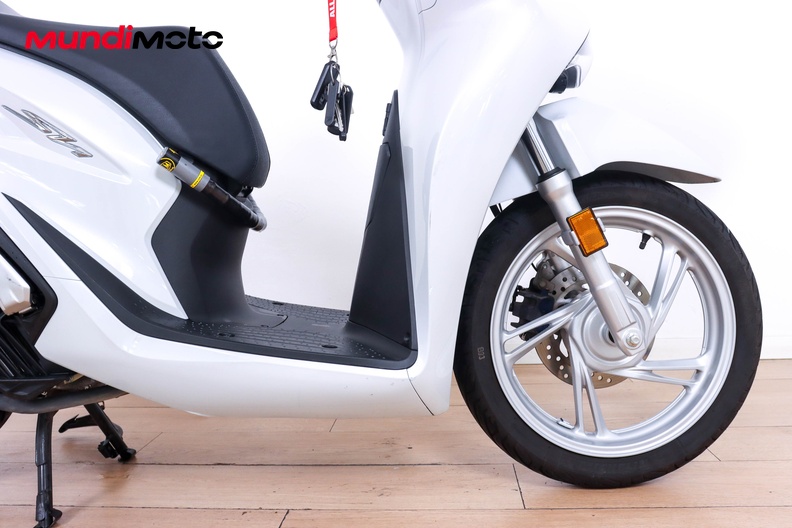Motorbike image 13