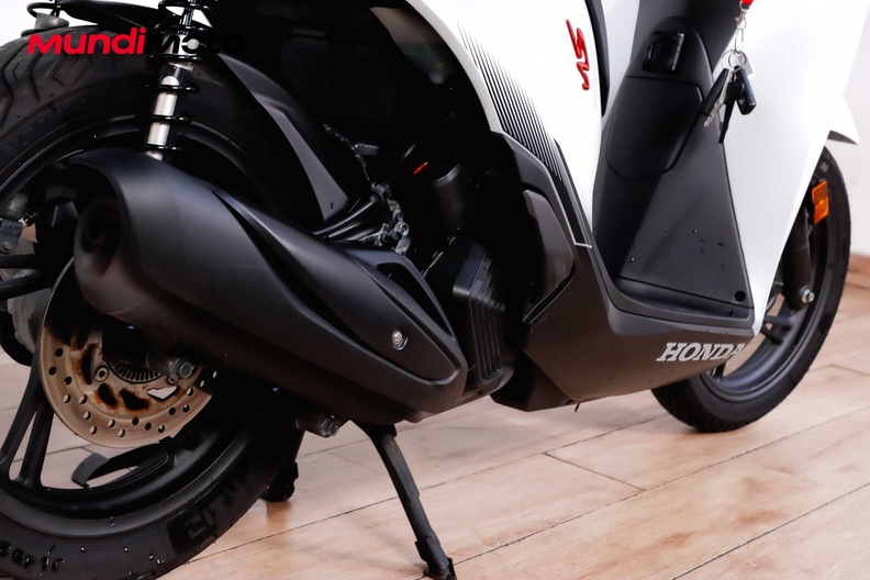 Motorbike image 3