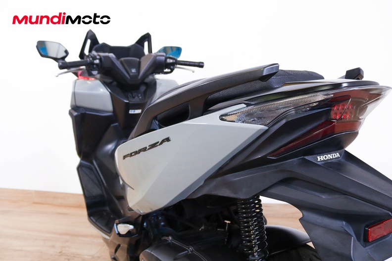 Motorbike image 9
