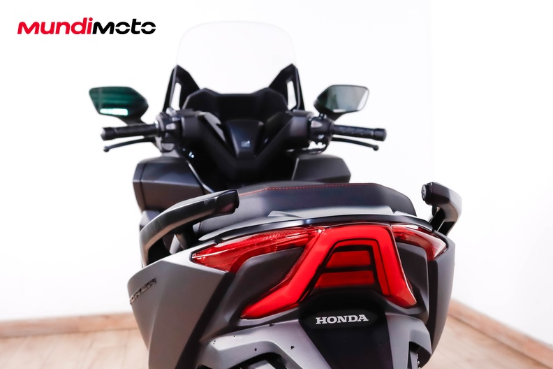 Motorbike image 9