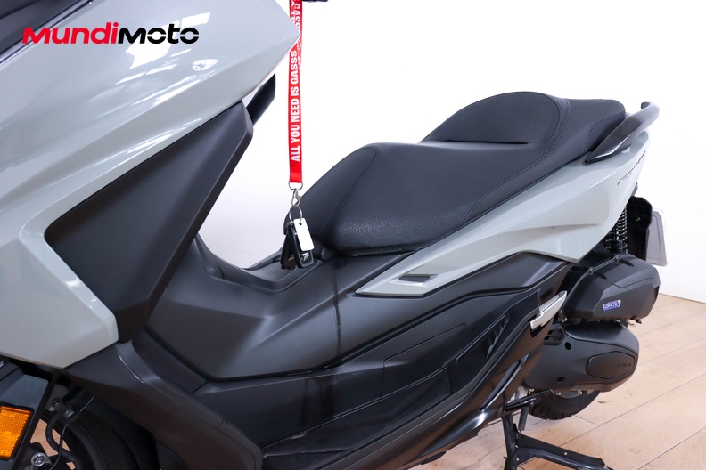 Motorbike image 8