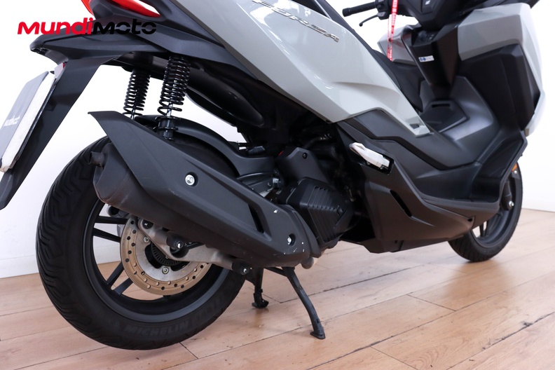 Motorbike image 3