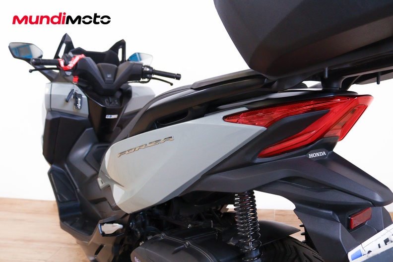 Motorbike image 9