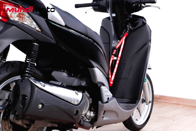 Motorbike image 3