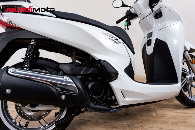 Motorbike image 3