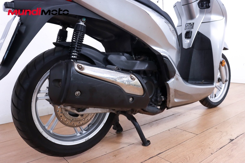 Motorbike image 3