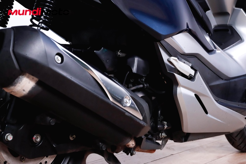Motorbike image 3