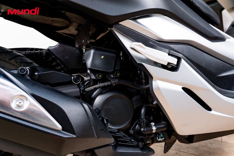 Motorbike image 3