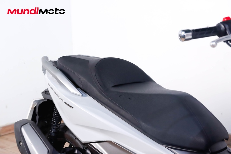 Motorbike image 13