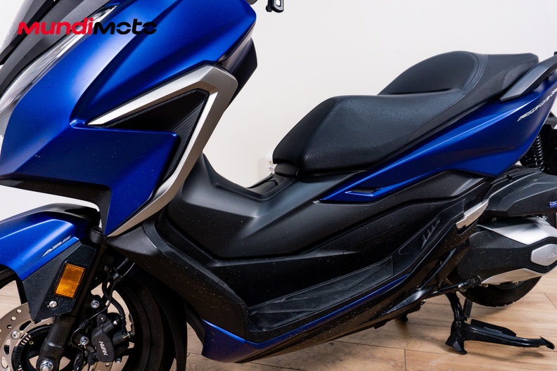 Motorbike image 9