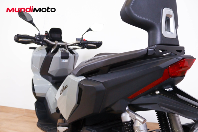 Motorbike image 9