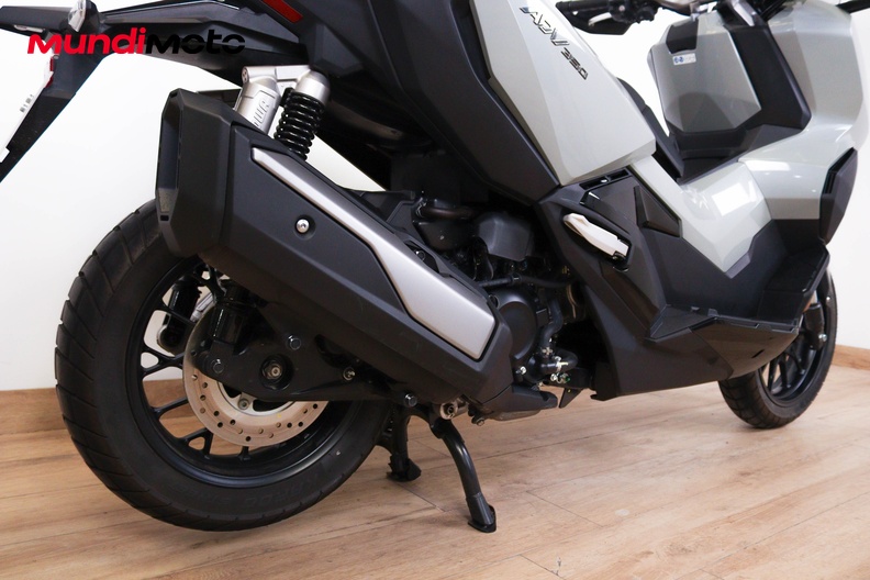 Motorbike image 3