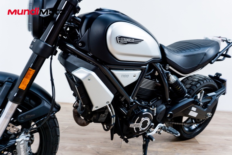 Motorbike image 9