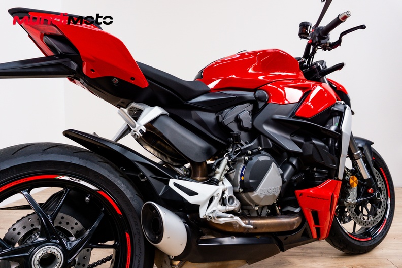Motorbike image 3