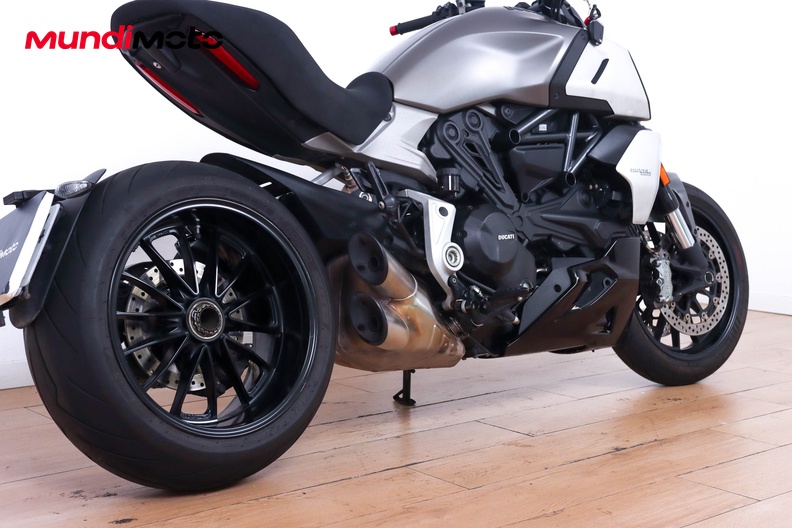 Motorbike image 3