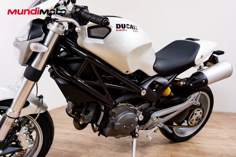 Motorbike image 9