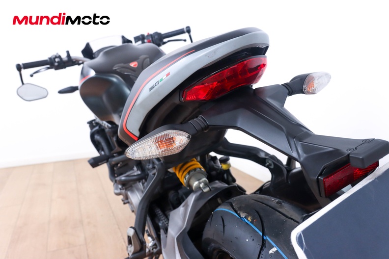 Motorbike image 9