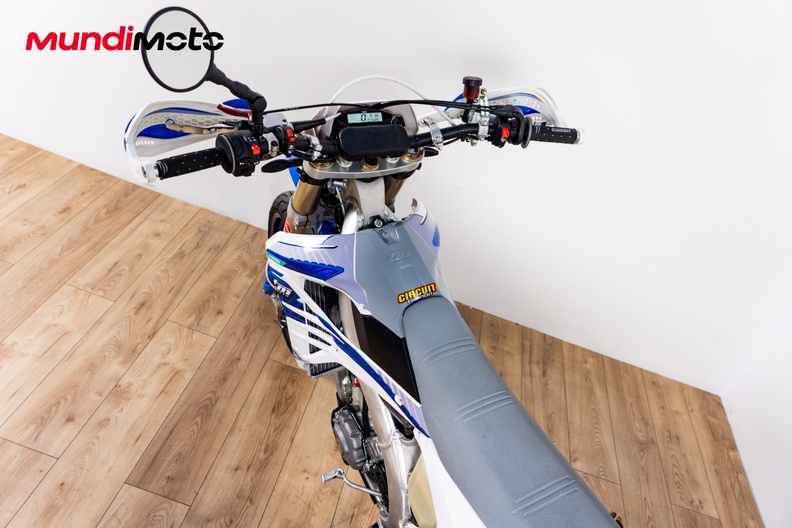 Motorbike image 10