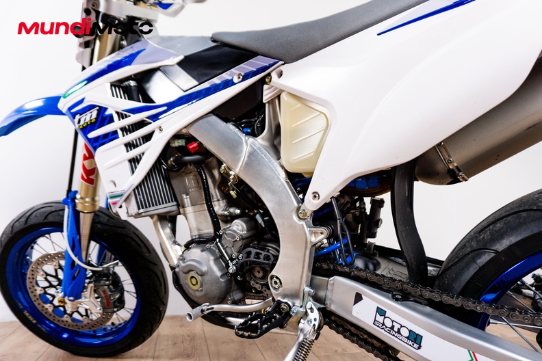 Motorbike image 8