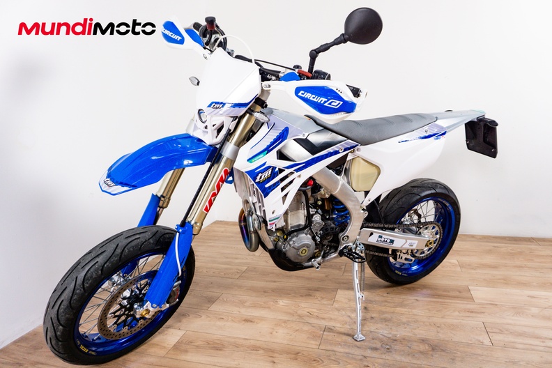 Motorbike image 6