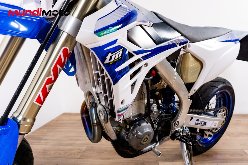 Motorbike image 9