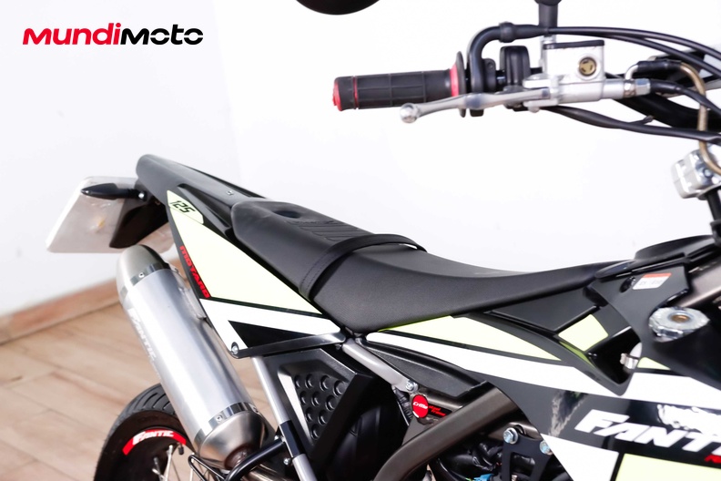 Motorbike image 13