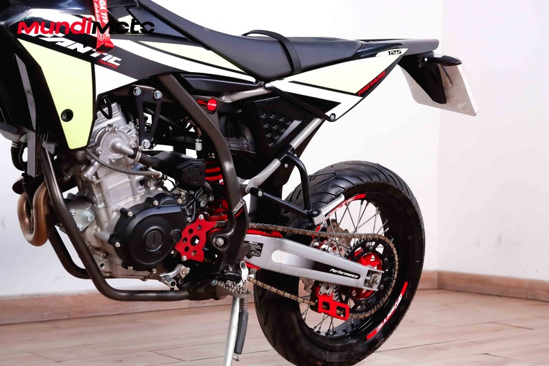 Motorbike image 8