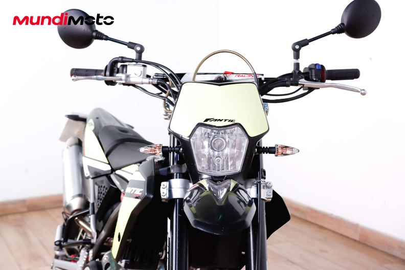 Motorbike image 4
