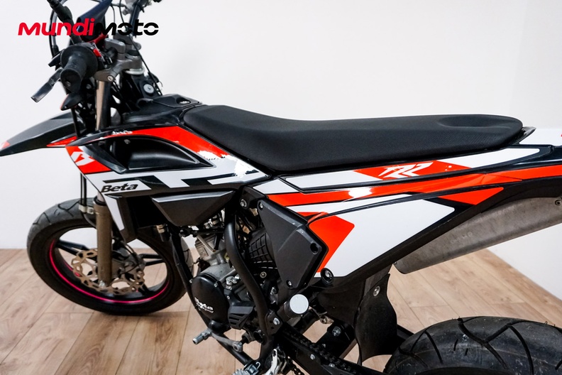 Motorbike image 9