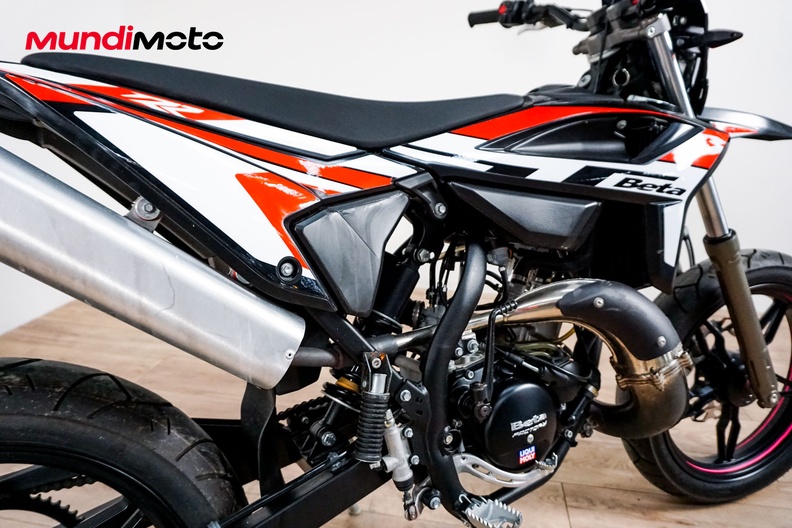 Motorbike image 3